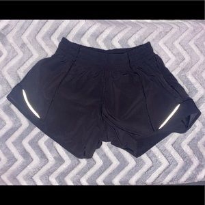 Lululemon Hotty Hot Shorts 4” length size 4